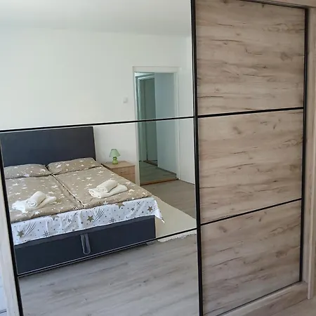 Apartament Dijana *